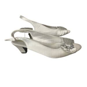 Beacon Vintage 1980's Women's Fashion Back Strap Heels Silver Satin Size 8 M